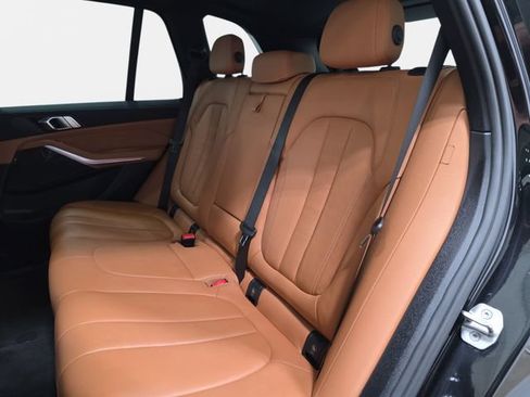 Used 2022 BMW X5 xDrive40i w/ M Sport Package AWD/4WD image 13