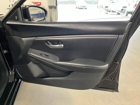 Used 2024 Nissan Sentra SV FWD image 12