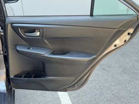 Used 2015 Toyota Camry SE image 39