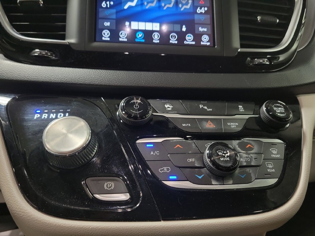 Used 2020 Chrysler Pacifica Touring FWD image 22