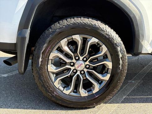 Certified 2025 GMC Canyon Denali AWD/4WD image 24