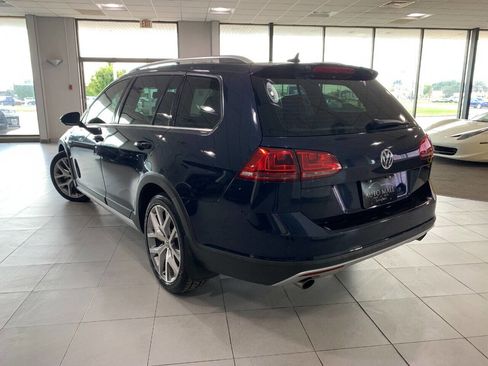 Used 2017 Volkswagen Golf Alltrack S image 8