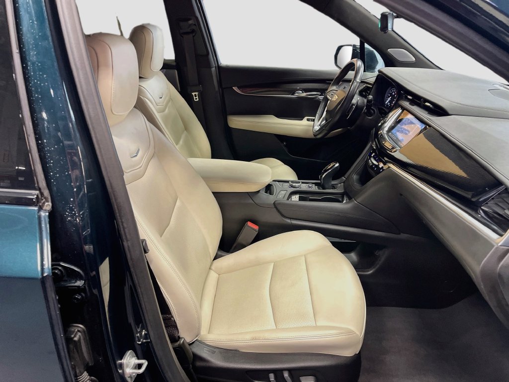 Used 2024 Cadillac XT6 Sport w/ Technology Package AWD/4WD image 31