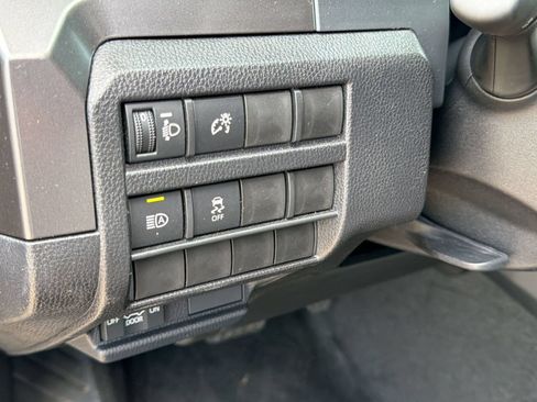 Used 2025 Toyota Tacoma SR5 AWD/4WD image 18