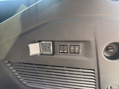 Used 2023 Chevrolet Suburban High Country AWD/4WD image 28