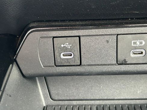 Used 2025 Toyota Prius XLE image 27