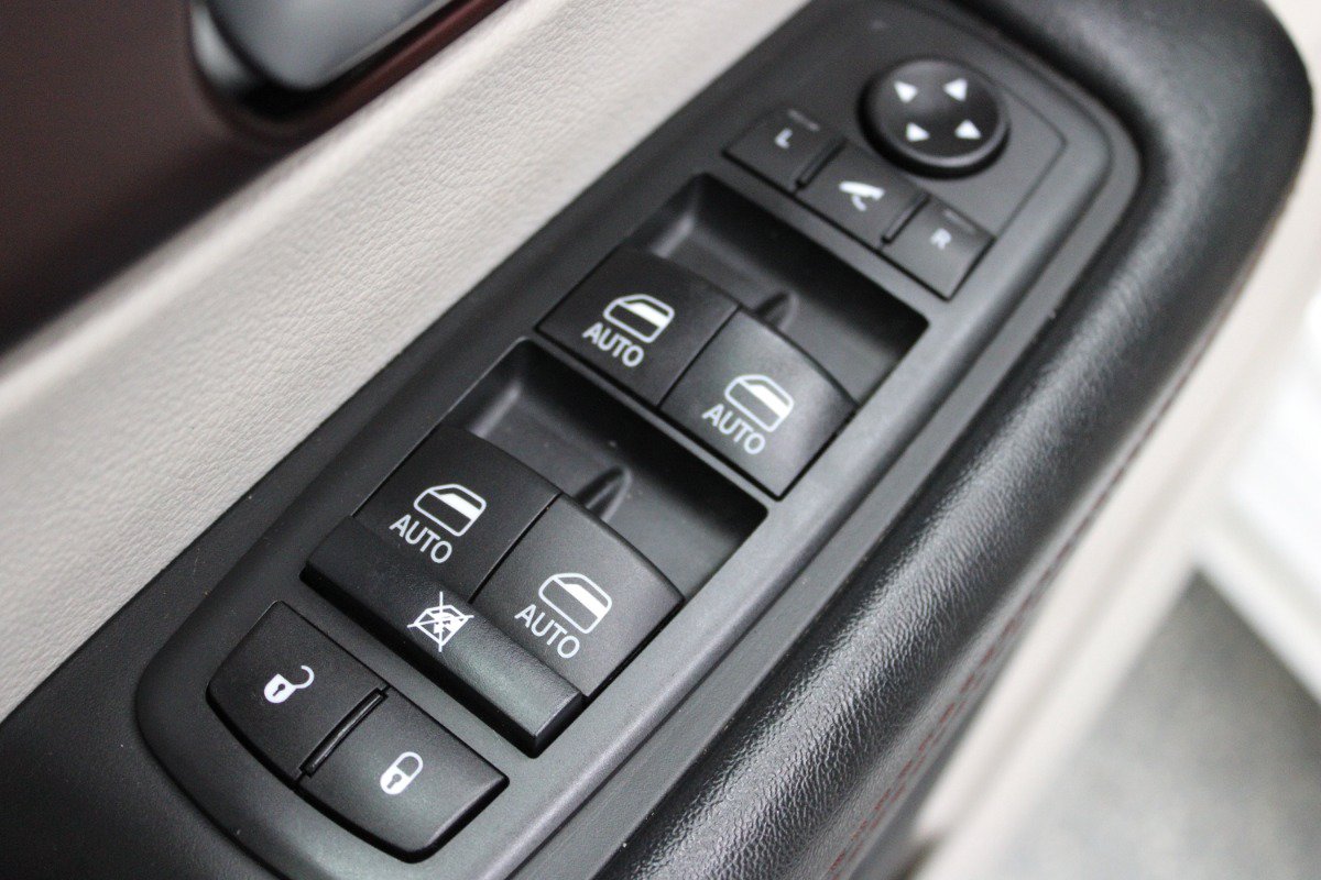 Used 2020 Chrysler Pacifica Limited FWD image 22