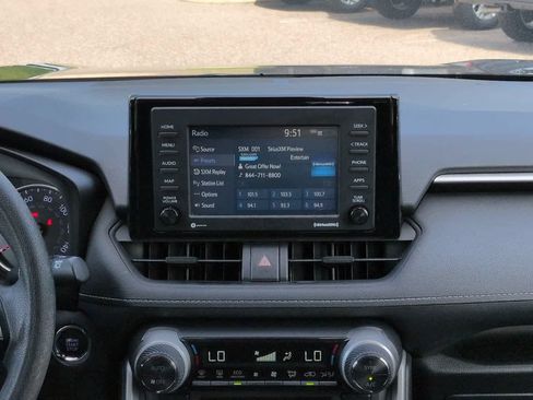 Used 2020 Toyota RAV4 XLE FWD image 17