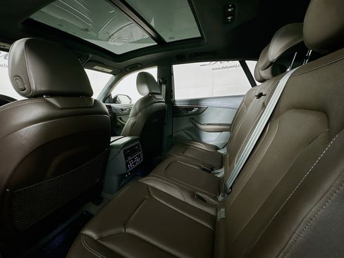 Used 2023 Audi Q8 Prestige w/ Prestige Package image 24