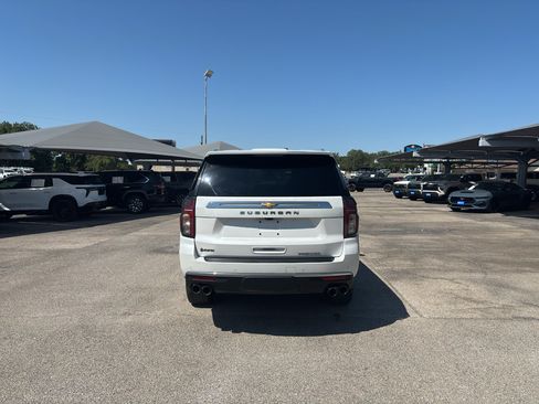 Certified 2021 Chevrolet Suburban Premier w/ Premium Package AWD/4WD image 6