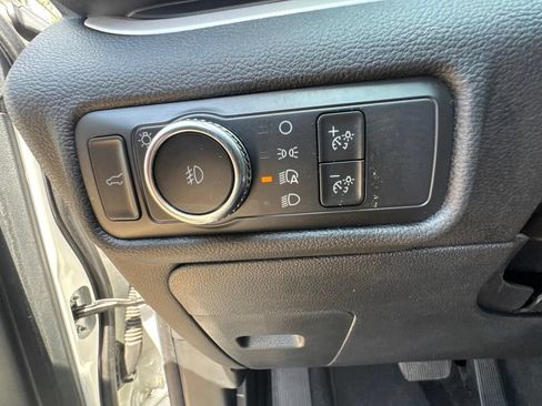 Used 2022 Ford Explorer XLT w/ Equipment Group 202A RWD image 9