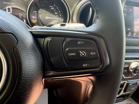 Used 2023 Jeep Wrangler Unlimited w/ Convenience Group AWD/4WD image 19