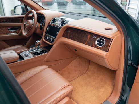 Used 2017 Bentley Bentayga image 33