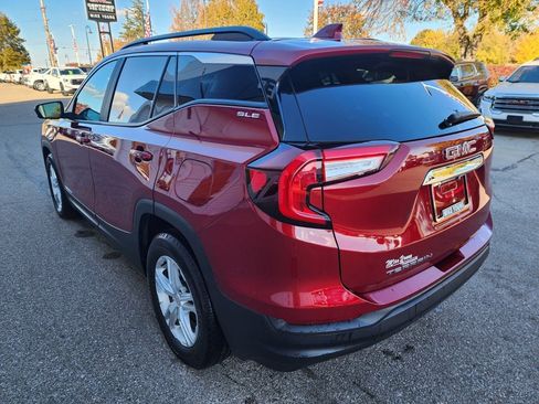 Used 2023 GMC Terrain SLE w/ Driver Convenience Package image 7