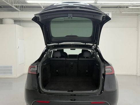 Used 2025 Tesla Model Y Long Range RWD image 34