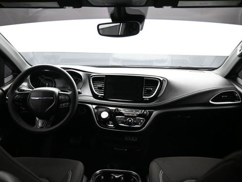 Used 2024 Chrysler Pacifica Touring image 54