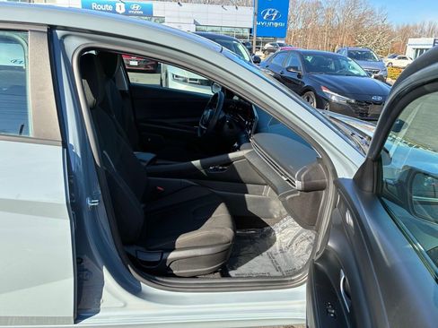 Used 2022 Hyundai Elantra SEL w/ Convenience Package image 17