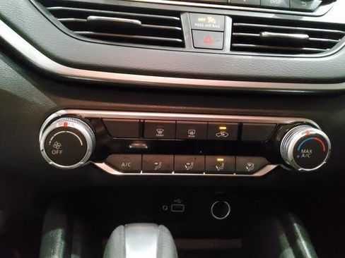 Used 2024 Nissan Altima 2.5 S image 32