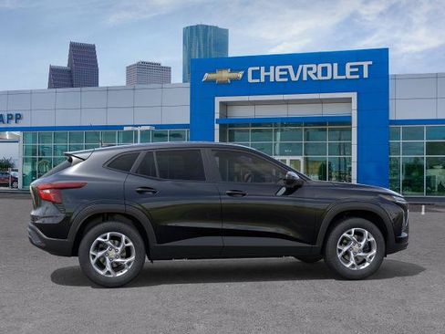 New 2026 Chevrolet Trax LS w/ LS Convenience Package FWD image 5