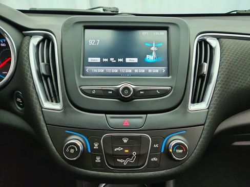 Used 2017 Chevrolet Malibu LT FWD image 12