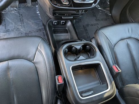 Used 2019 Chrysler Pacifica Touring-L Plus w/ Advanced Safetytec Group image 29