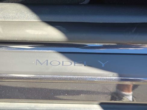 Used 2024 Tesla Model Y Long Range AWD/4WD image 15