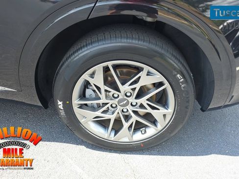 Used 2025 Genesis GV70 2.5T AWD/4WD image 11