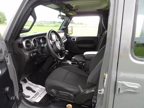 Used 2021 Jeep Gladiator Sport AWD/4WD image 14
