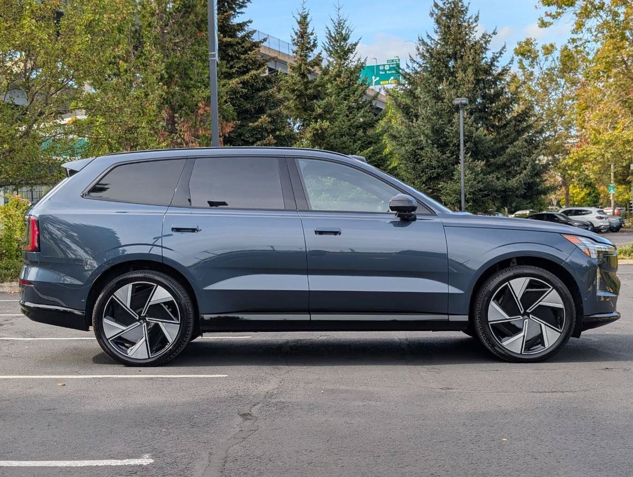 Used 2025 Volvo EX90 Ultra AWD/4WD image 8