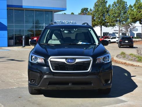 Used 2019 Subaru Forester Premium image 2