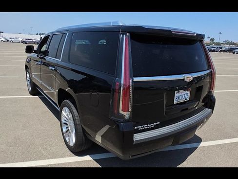 Used 2019 Cadillac Escalade ESV Platinum AWD/4WD image 4
