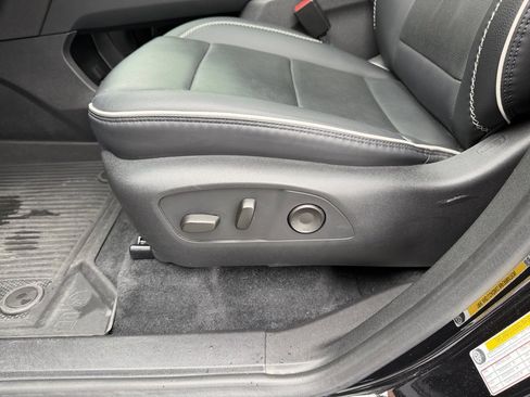 Used 2024 GMC Acadia Denali w/ Super Cruise Package image 16