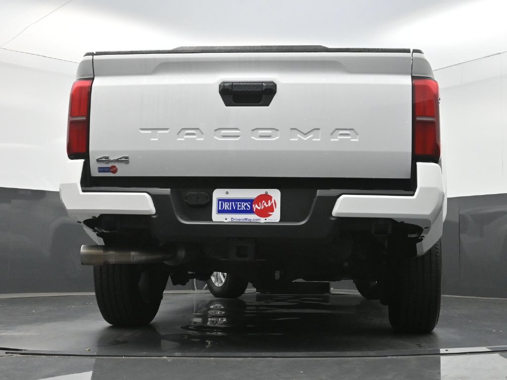 Used 2024 Toyota Tacoma SR5 AWD/4WD image 29