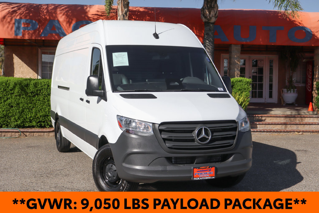 Used 2025 Mercedes-Benz Sprinter 2500 image 2