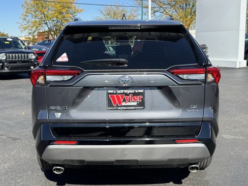Used 2025 Toyota RAV4 SE image 19
