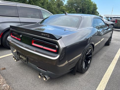 Used 2015 Dodge Challenger SRT Hellcat RWD image 4