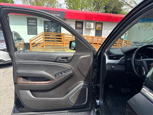 Used 2017 Chevrolet Suburban LS RWD image 21