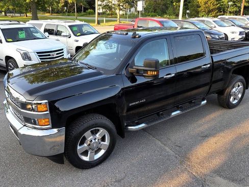 Used 2019 Chevrolet Silverado 2500 W/T w/ Snow Plow Prep Package AWD/4WD image 4