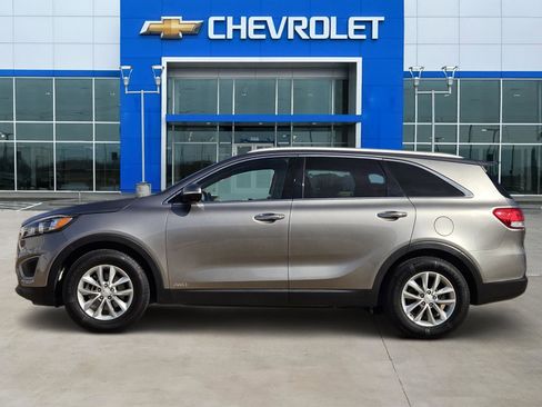 Used 2018 Kia Sorento LX image 3