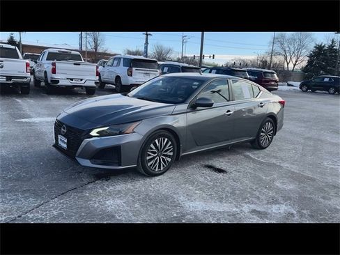 Used 2023 Nissan Altima 2.5 SV image 4