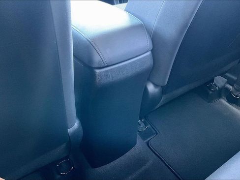 Used 2025 Kia Soul LX w/ LX Technology Package FWD image 11