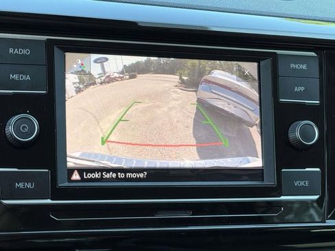 Used 2022 Volkswagen Taos S FWD image 4