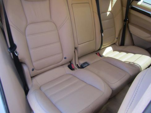 Used 2012 Porsche Cayenne Turbo image 24
