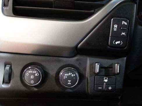 Used 2018 Chevrolet Tahoe LT w/ LT Signature Package image 45