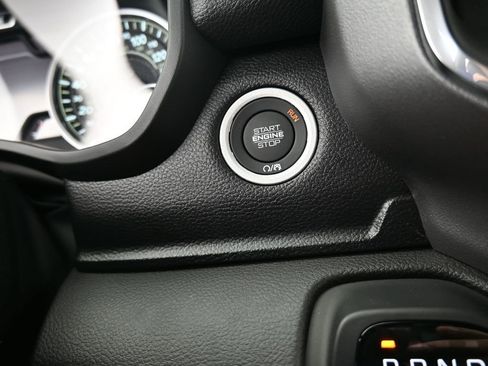 Used 2025 RAM 1500 Laramie image 28