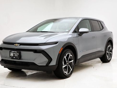 Used 2026 Chevrolet Equinox EV LT w/ Comfort Package image 2