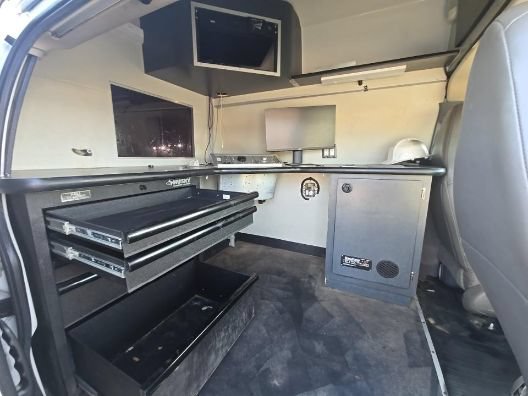 Used 2017 GMC Savana 3500 Extended RWD image 7