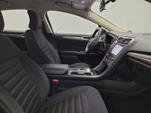 Used 2017 Ford Fusion SE w/ Fusion SE Technology Package image 21