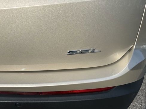 Used 2018 Ford Edge SEL w/ Equipment Group 201A image 6