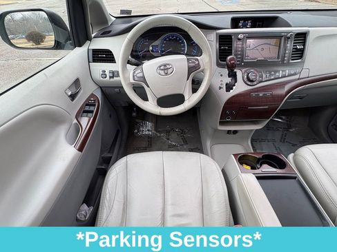 Used 2011 Toyota Sienna XLE image 18